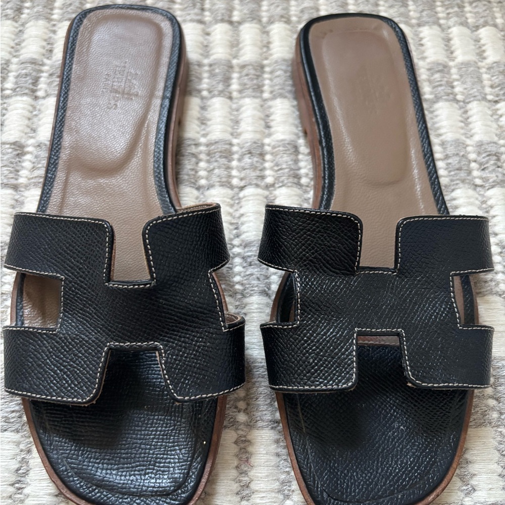 Hermes Black Oran Sandals sz 38 / 8